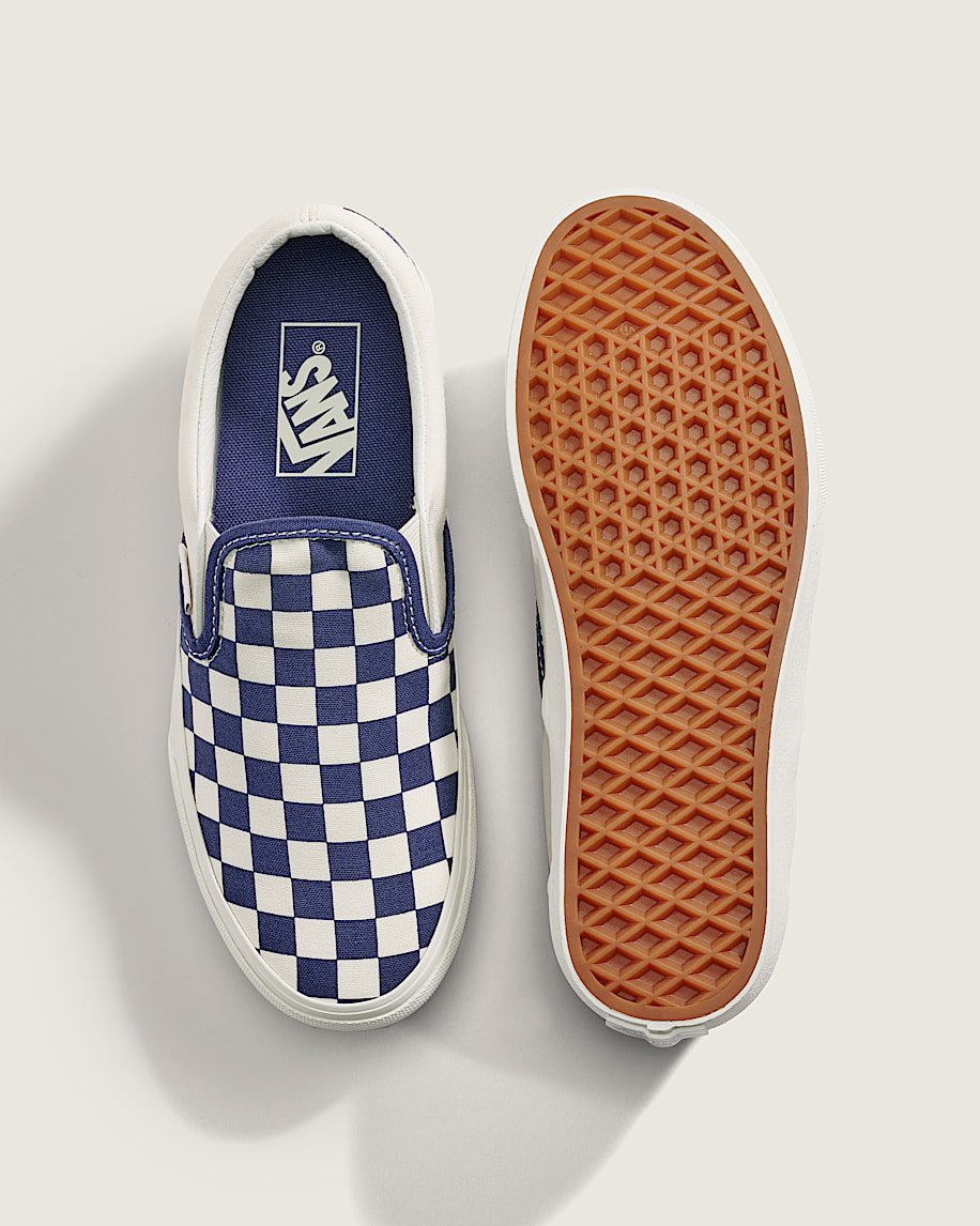 klassischer schlupfschuh mit schachbrettmuster