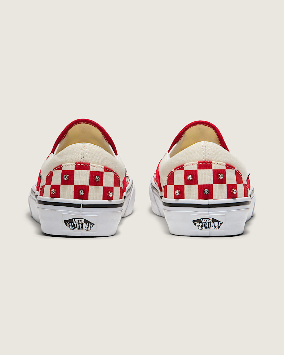 klassischer schlupfschuh mit schachbrettmuster