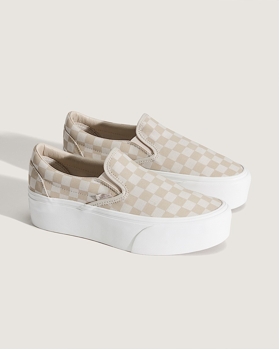 klassischer slip-on-plateau-schuh mit schachbrettmuster