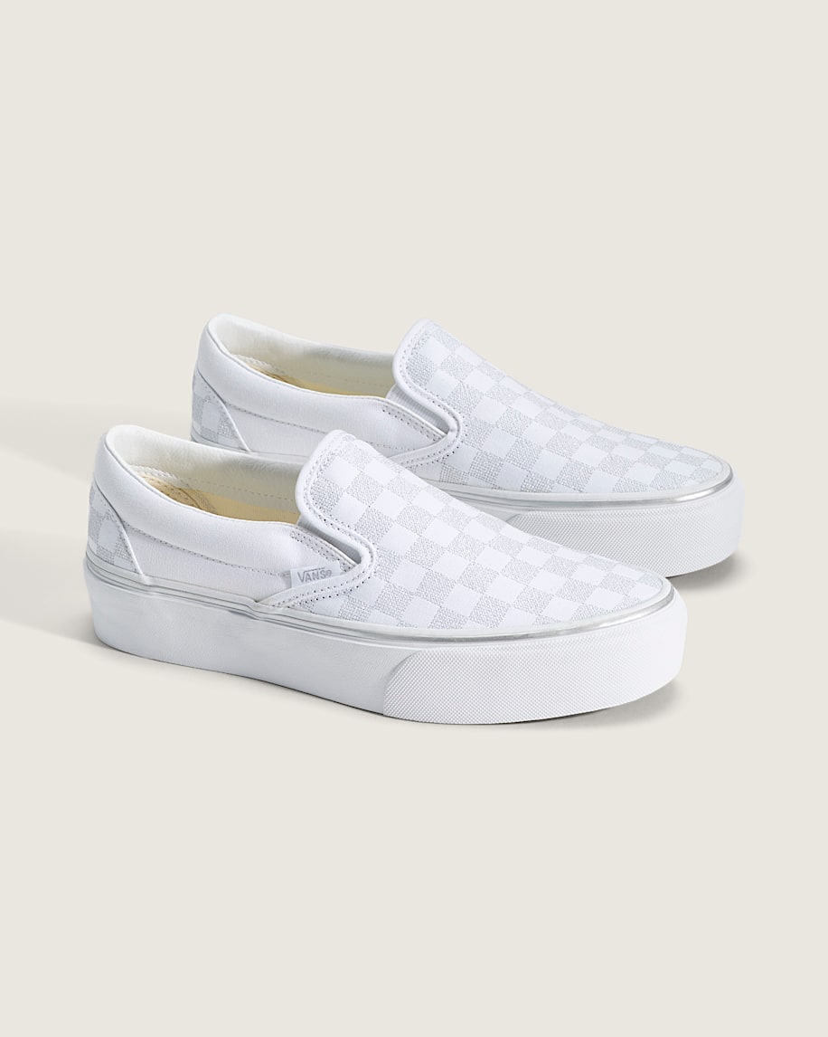 klassischer slip-on-plateau-schuh mit schachbrettmuster