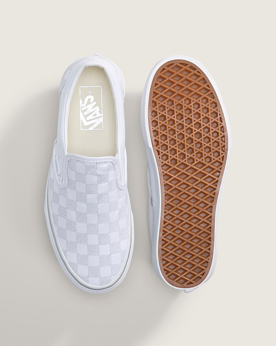 klassischer slip-on-plateau-schuh mit schachbrettmuster