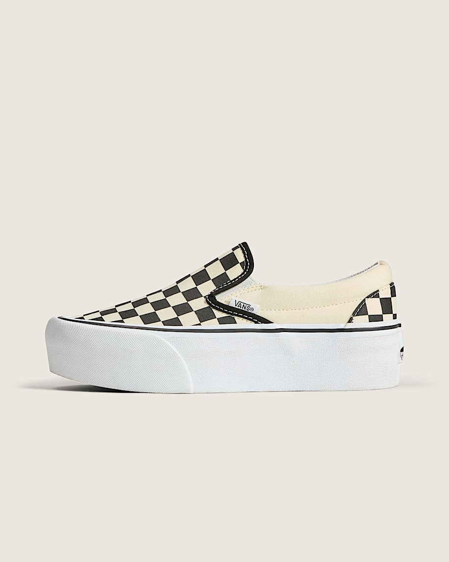 klassischer slip-on-plateauschuh mit schachbrettmuster