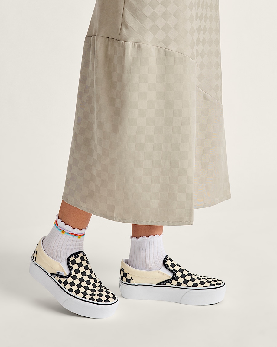 klassischer slip-on-plateauschuh mit schachbrettmuster