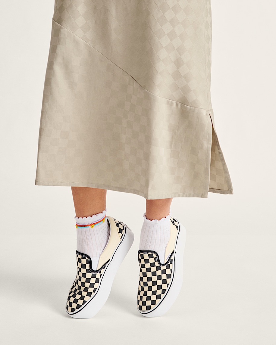 klassischer slip-on-plateauschuh mit schachbrettmuster