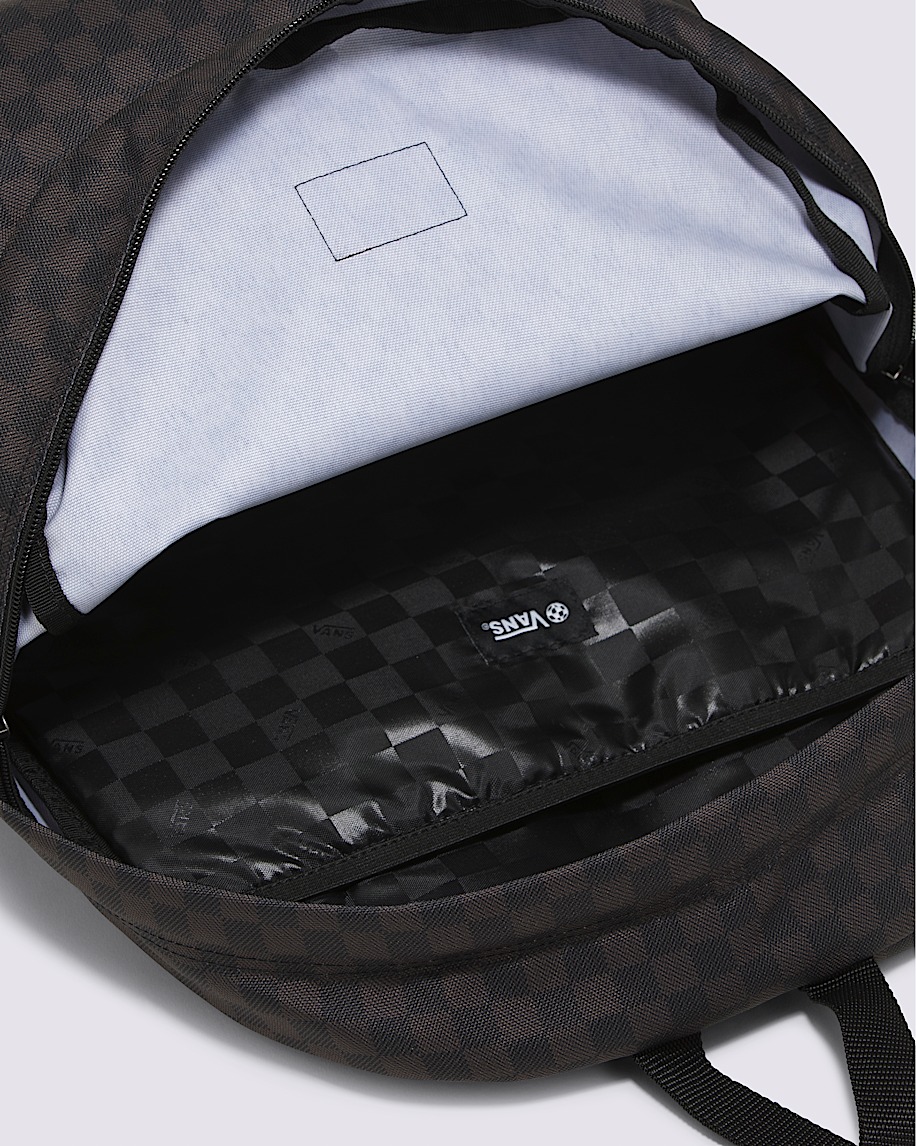 old-school-rucksack mit schachbrettmuster