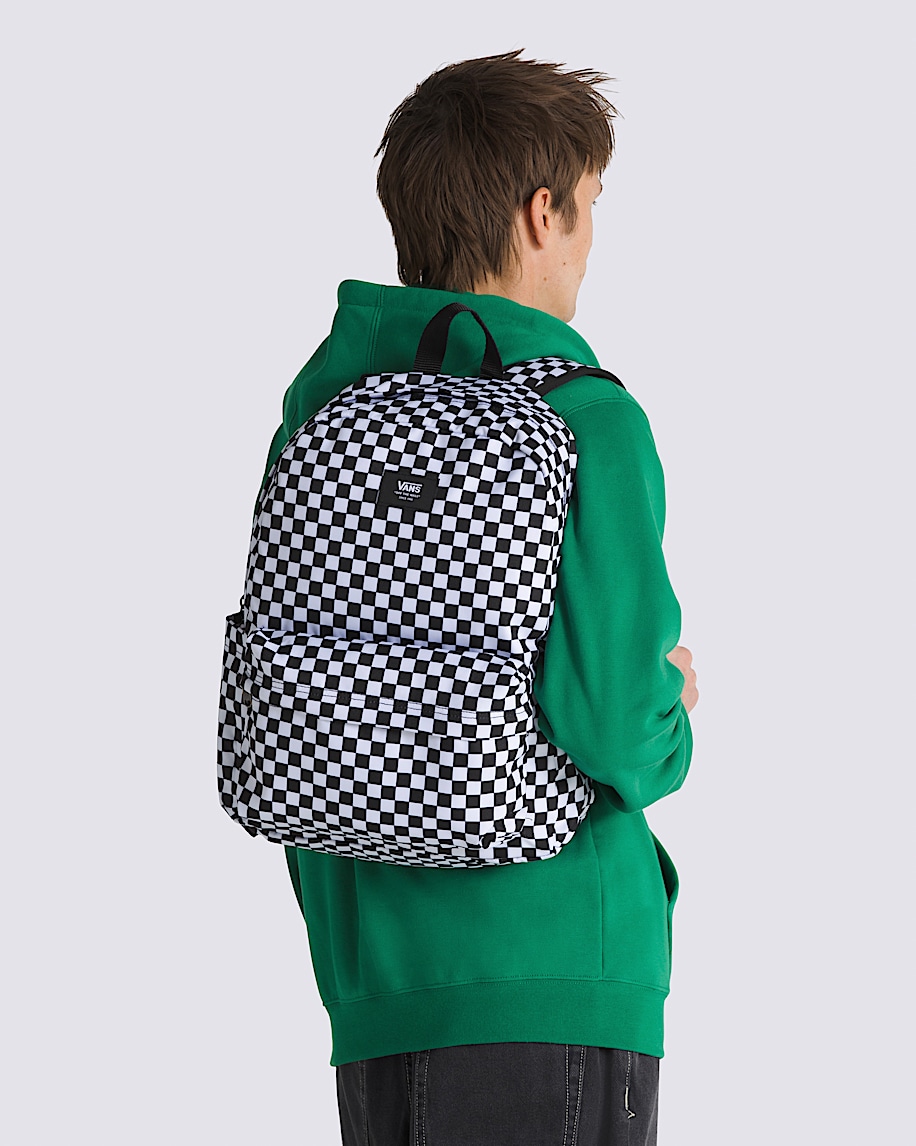 old-school-rucksack mit schachbrettmuster